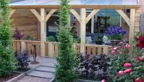 105. Hardhouten veranda van meranti hout