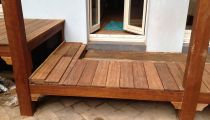 Lariks houten veranda's van Tuingenot zijn in verschillende stijlen verkrijgbaar.